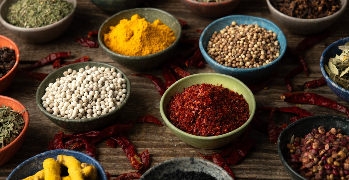 Yemeklerinize sihirli dokunuş, aromatik baharatlarla lezzetleri zirveye taşıyın.